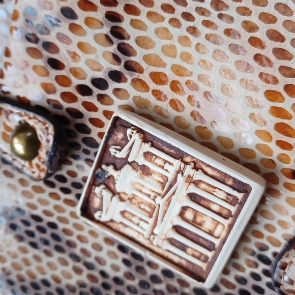 Wilson's Leather Shoulder Bag Style 30148-20 Animal Print - Picture 16 of 16